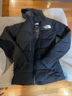 The North Face Women's Black Puffer Hooded Coat